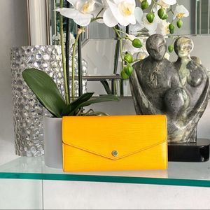 Authentic LOUIS VUITTON Epi Sarah Wallet​​